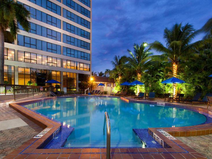 Holiday Inn Miami West - Airport Area By Ihg Хайлиа-Гарденс Экстерьер фото